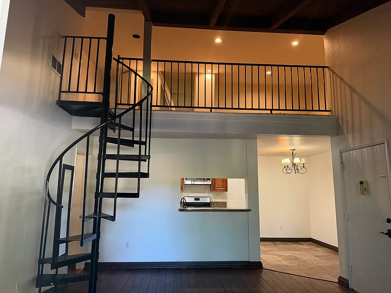 6351 Riverside Dr #20 — Photo 1