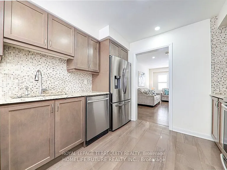 2412 Fall Harvest Cres — Photo 18