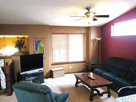 3rd image of 609 Eagle Ave