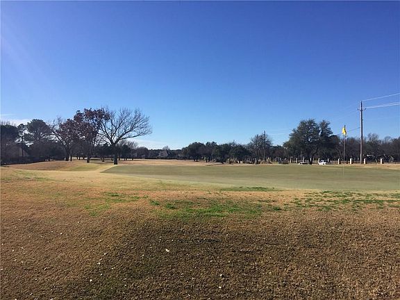 4th image of 1312 Clubhouse Dr