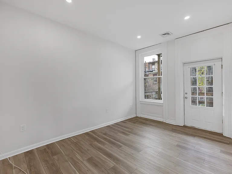 98 Chestnut St #2R — Photo 10