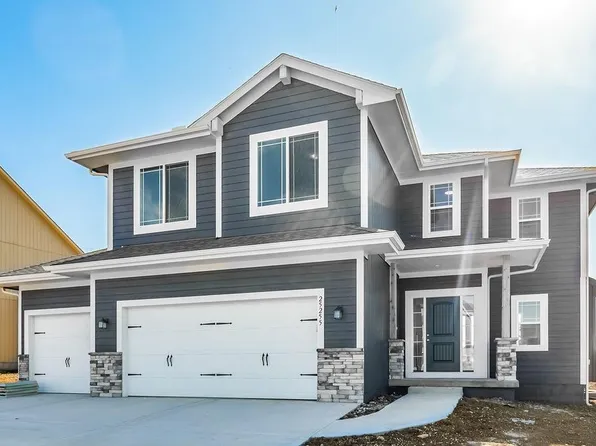 14789 S Zarda Dr, Olathe, KS 66061