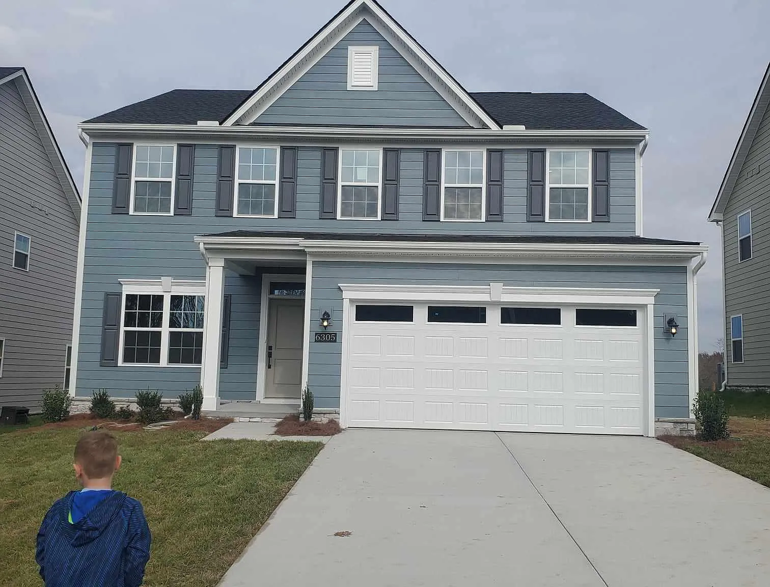 4 bed, 2.5 bath, 2450 sqft, $2,500 — Photo 1
