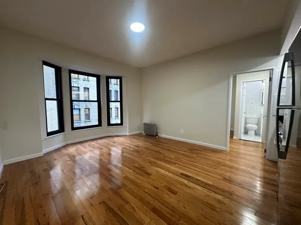 11 East 32nd Street image 1 of 16