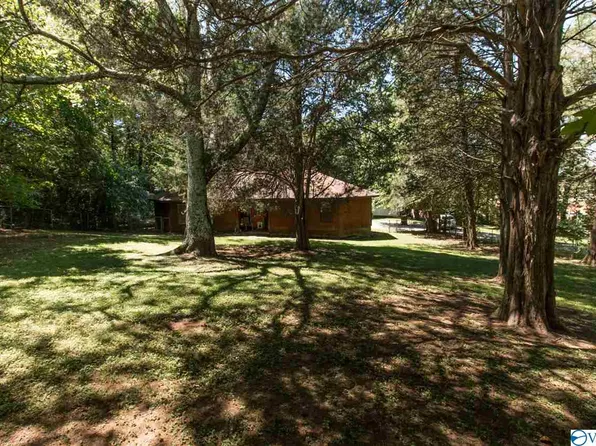 218 Travis Rd NW, Huntsville, AL 35806