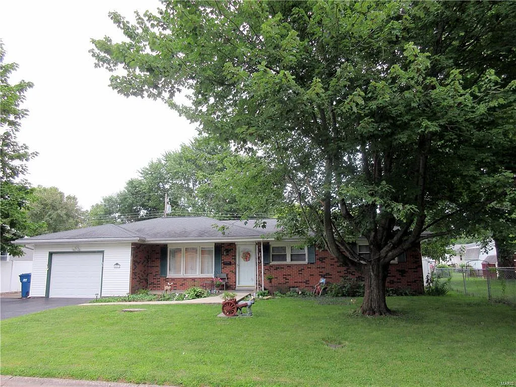 453 Sanders St photo 1