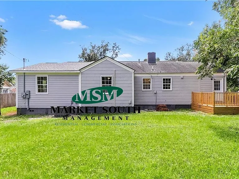 326 Columbus Dr — Photo 3