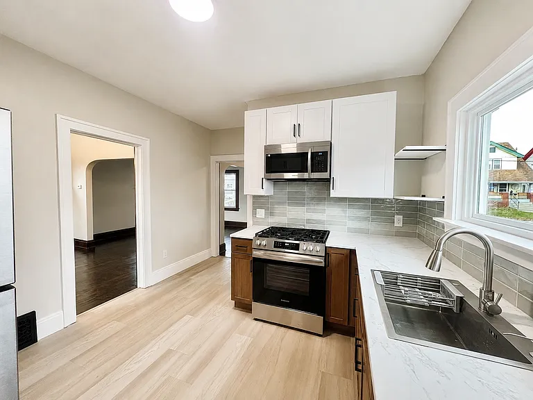 4229 W 23rd St — Photo 3