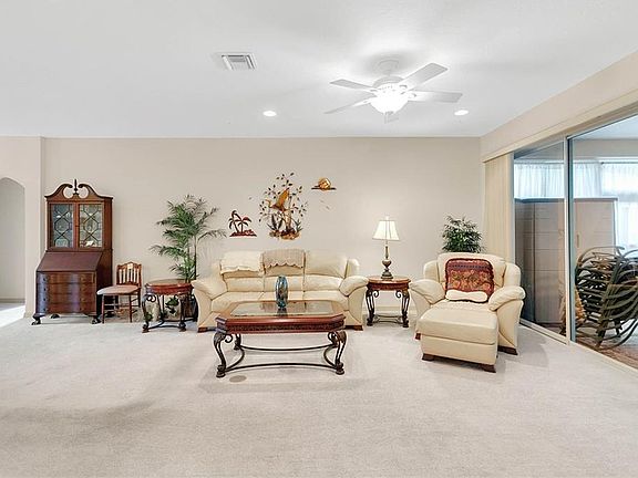 5th image of 20933 Queen Alexandra Dr