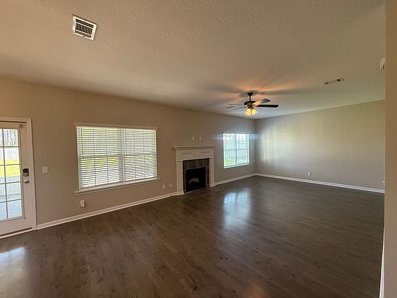5th image of 50 Huntington Dr NE