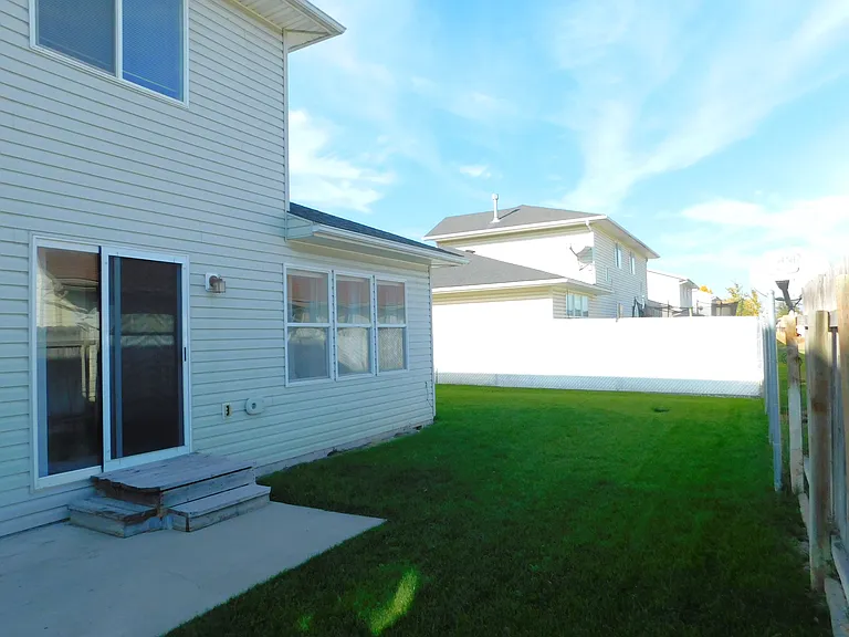 27 Stratford Dr — Photo 6