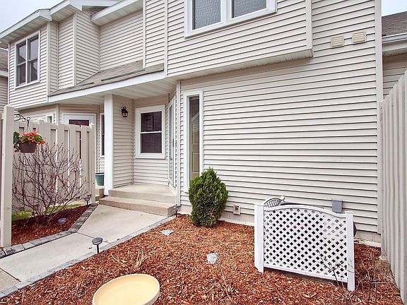 2nd image of 10312 Arrowwood Dr