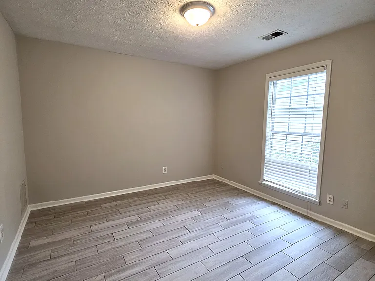 250 Broken Lance Pl — Photo 15