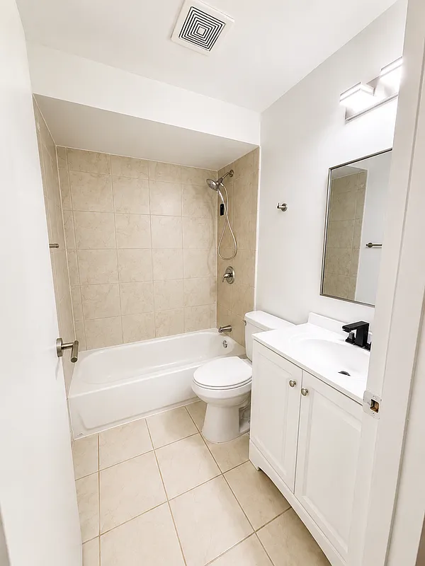 3 bed, 2.0 bath, 1289 sqft, $1,800 — Photo 3