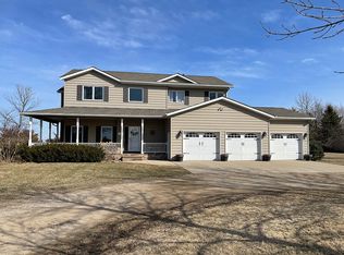 2855 Matthew Dr, Windom, MN 56101