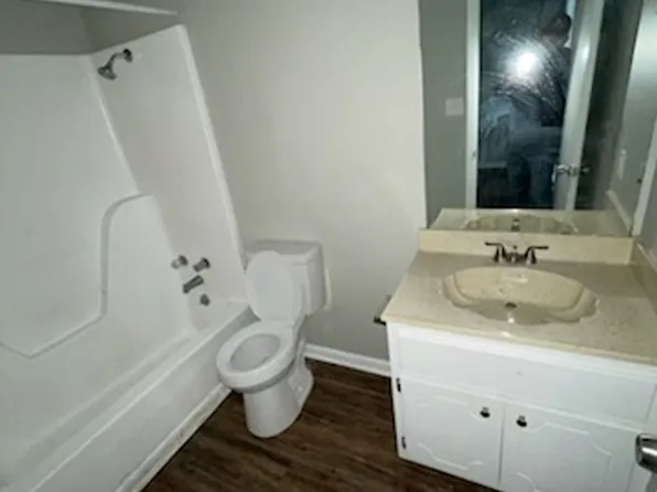 Feemster Lake Apartments