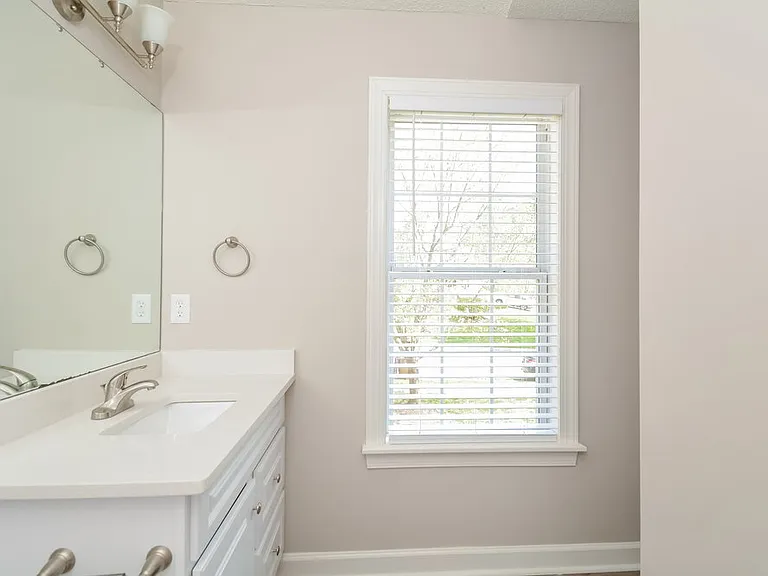 805 Wallridge Dr — Photo 8