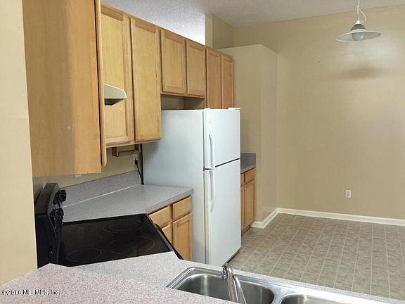 3rd image of 6297 Lake Plantation Dr