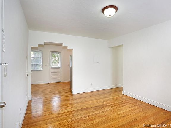4th image of 27 Phoenetia Ave APT 2