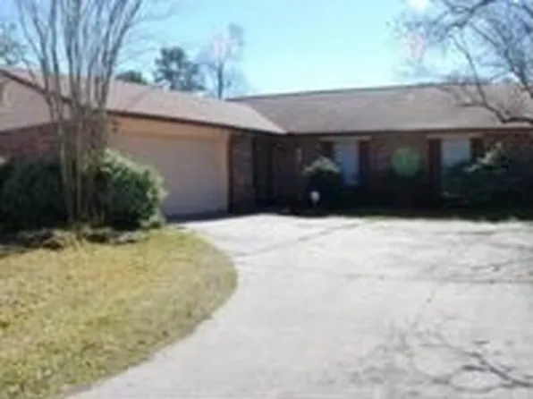 9806 Cassowary Dr, Conroe, TX 77385