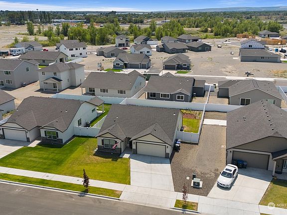 3rd image of 4265 W Wood Court