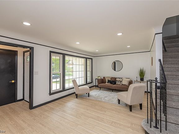 2nd image of 23785 Glenhill Dr