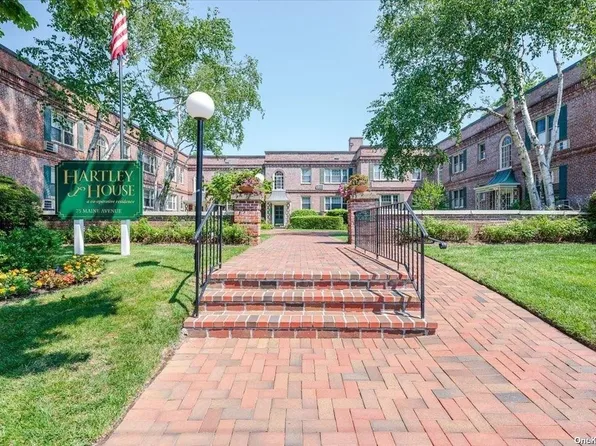 75 Maine Avenue #D22, Rockville Centre, NY 11570