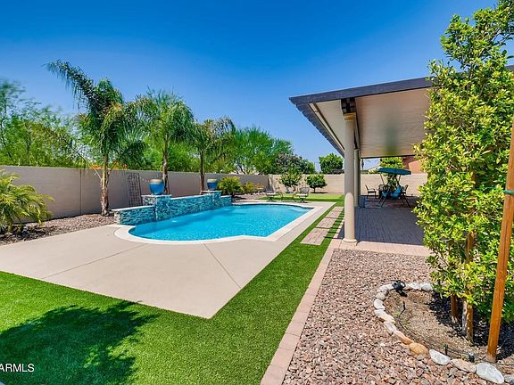 3rd image of 15951 W Bonitos Dr