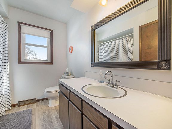 3rd image of 5044 Marlowe Dr SE