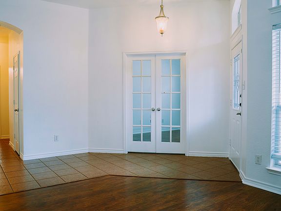 4th image of 614 Valencia Dr