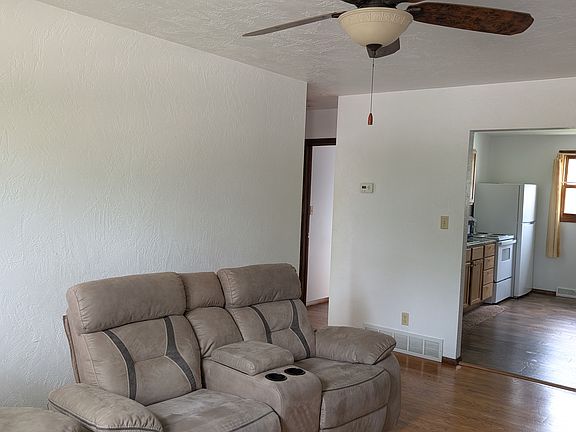 4th image of 1096 Laurel Ct