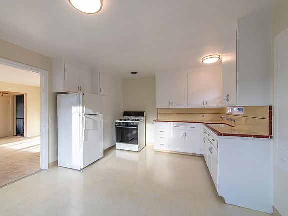 4th image of 97 43rd Ave
