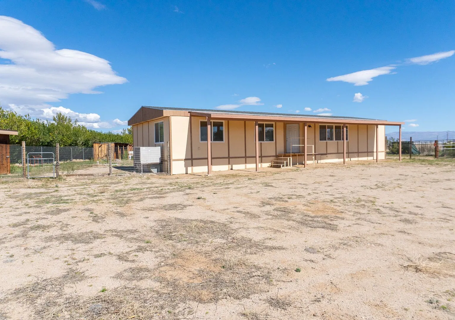 Newly Refreshened 3 Bed, 2 Bath manufactured home on Half Acre. — Photo 2