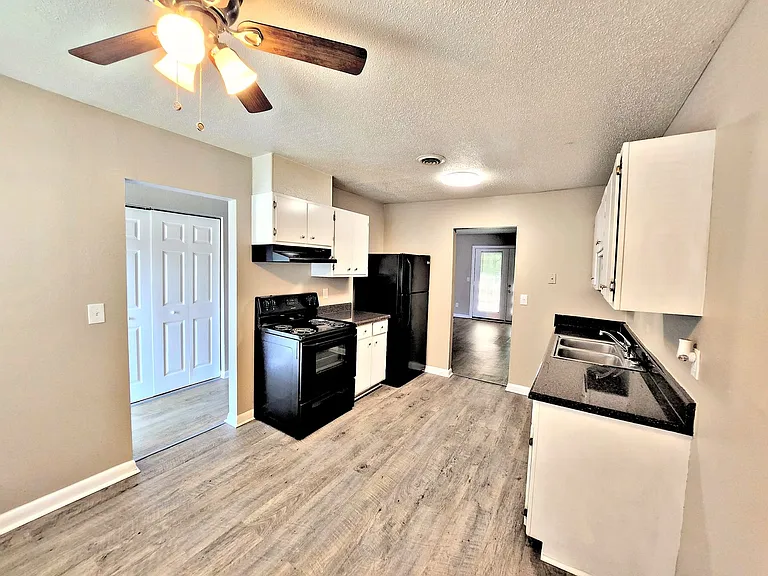 Avalon Cove Townhomes — Photo 16