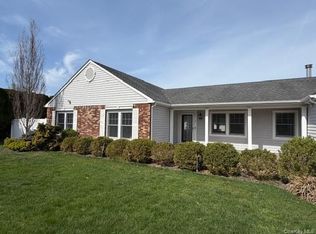 6 Hillview Ct, Commack, NY 11725