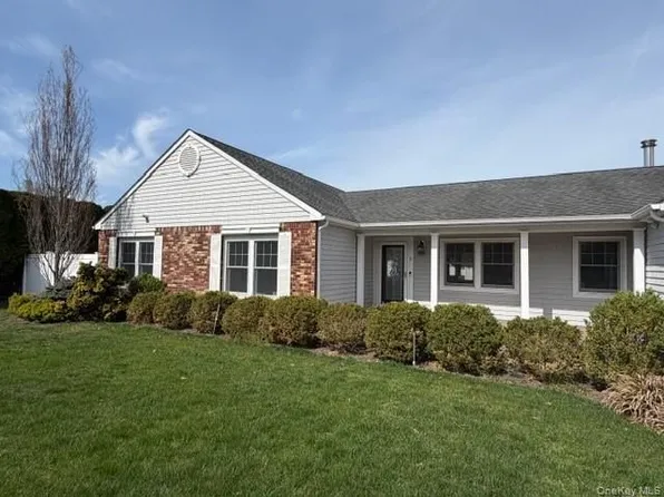 6 Hillview Ct, Commack, NY 11725