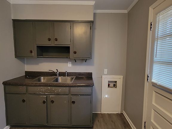 5th image of 3912 Callahan Dr