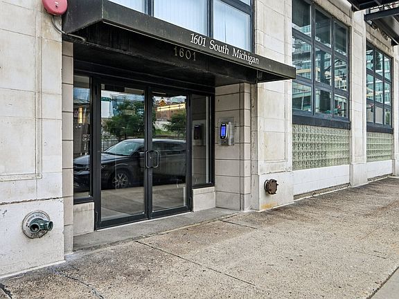 4th image of 1601 S Michigan Ave APT 405