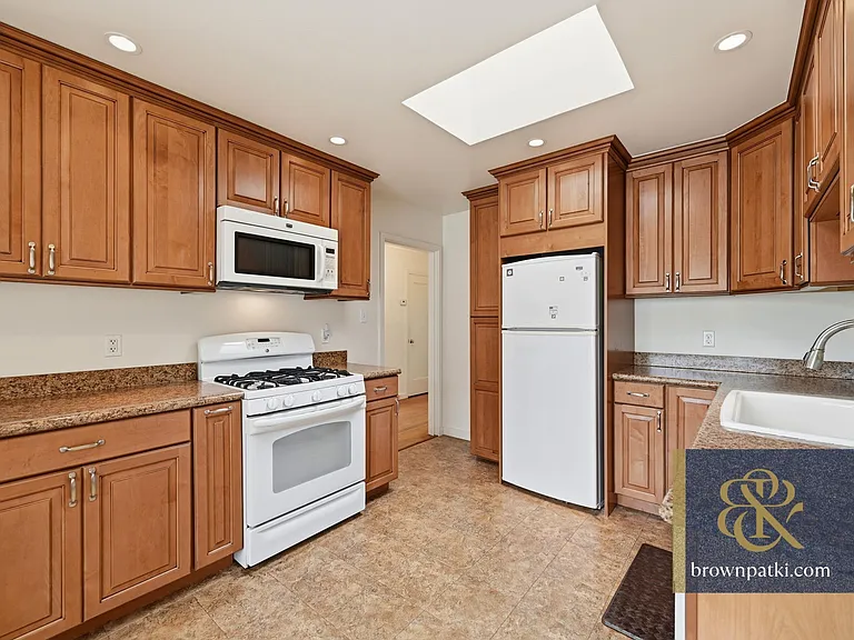 320 Bridgeview Dr — Photo 6