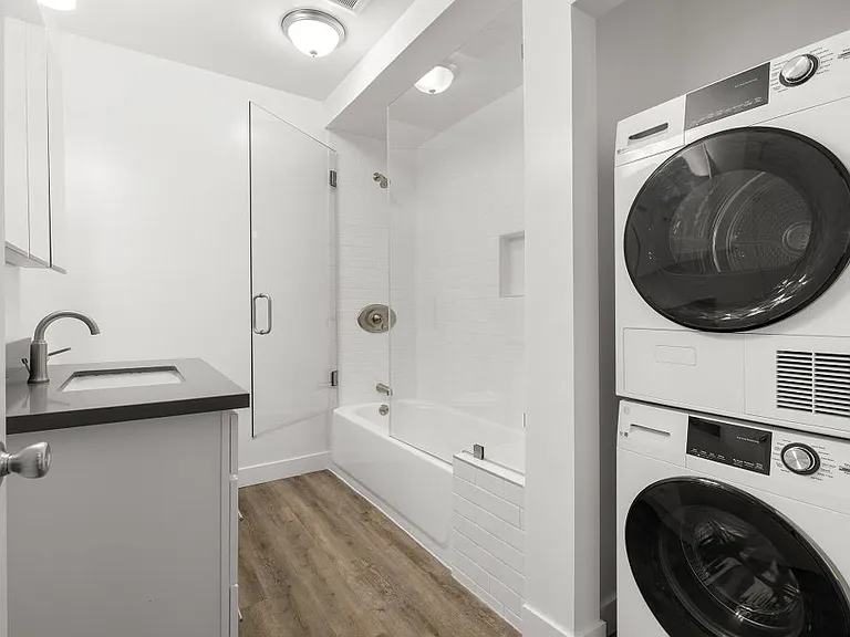 Kling Trio Apartments — Photo 36