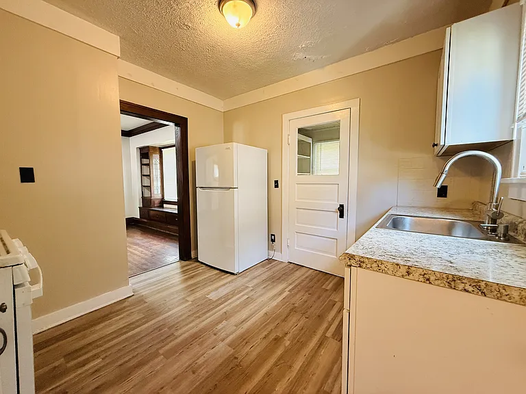 4123 Stickney Ave — Photo 11