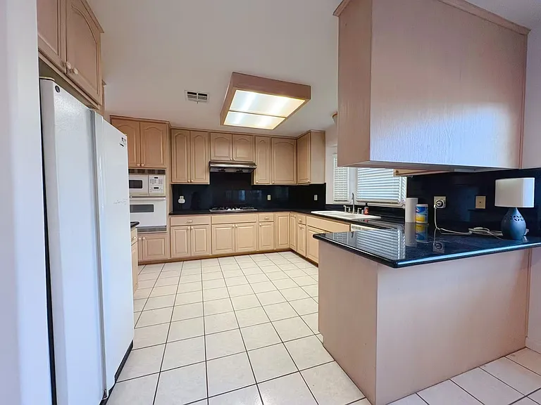 2080 Robin Rd — Photo 7