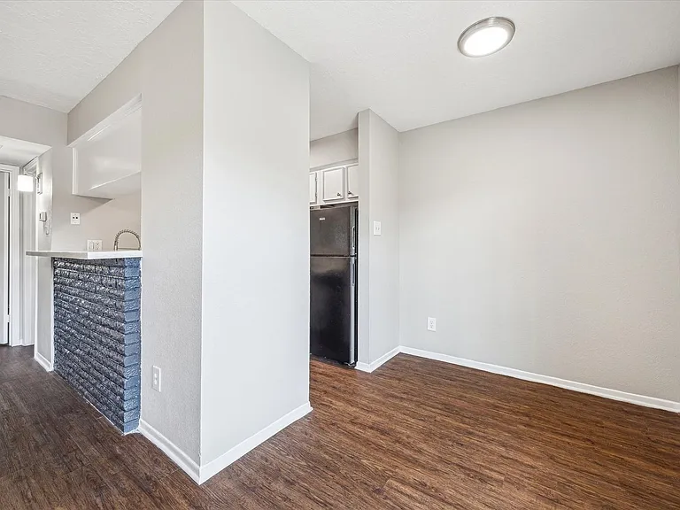 Emerson Street Apartments — Photo 22