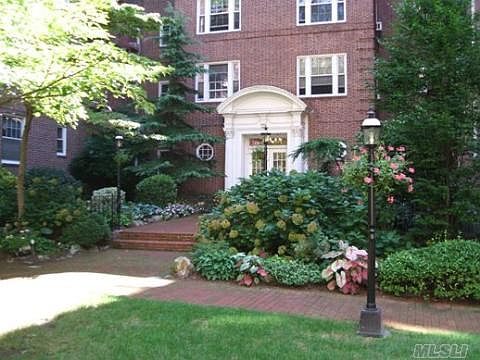2nd image of 107-01 Park Ln S #A3m