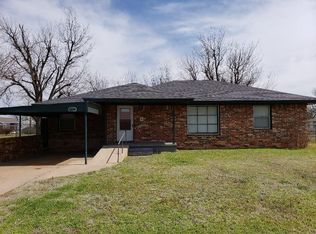 1912 N Oklahoma Ave, Mangum, OK 73554