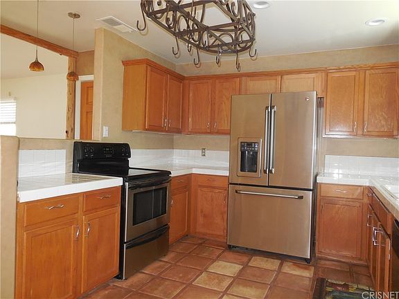 5th image of 150 Newbury Ln