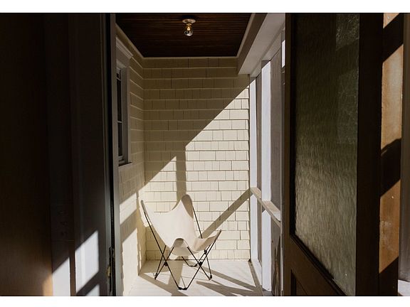 3rd image of 5 Mandalay Dr
