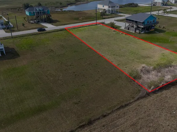 18047 Shaman Dr, Galveston, TX 77554