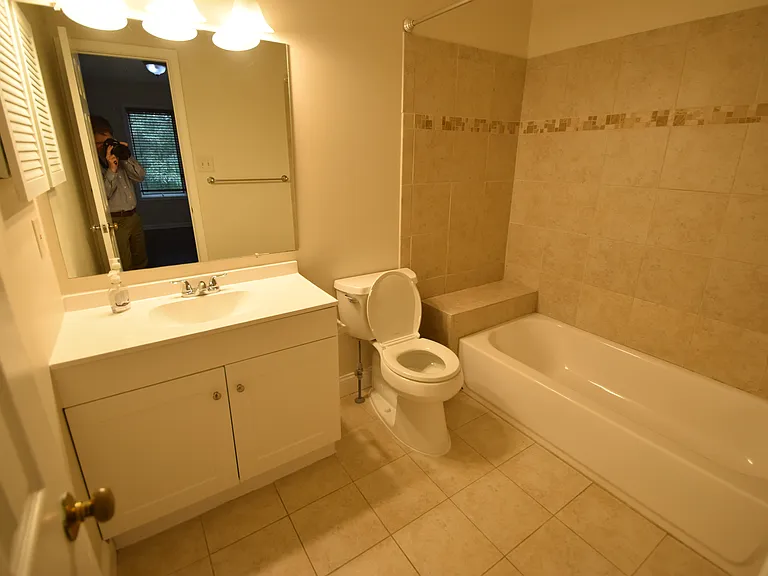2nd Full Bath in level 2