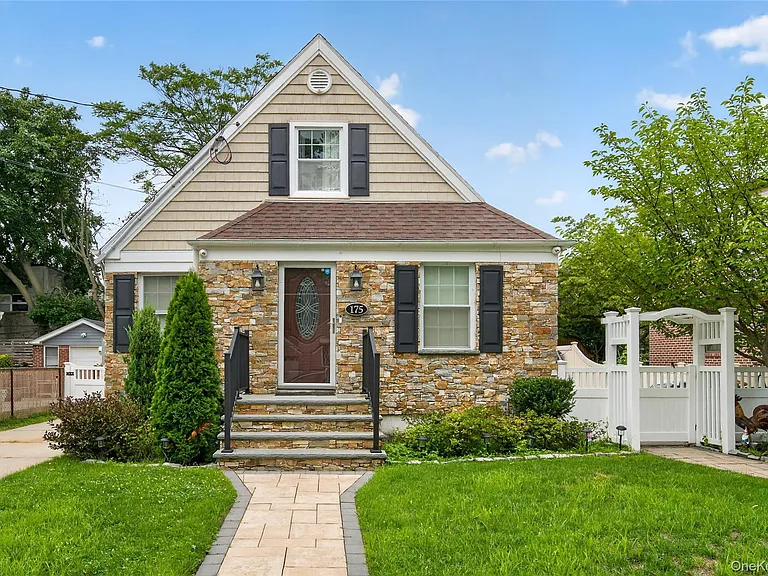 175 Wardwell Rd — Photo 1